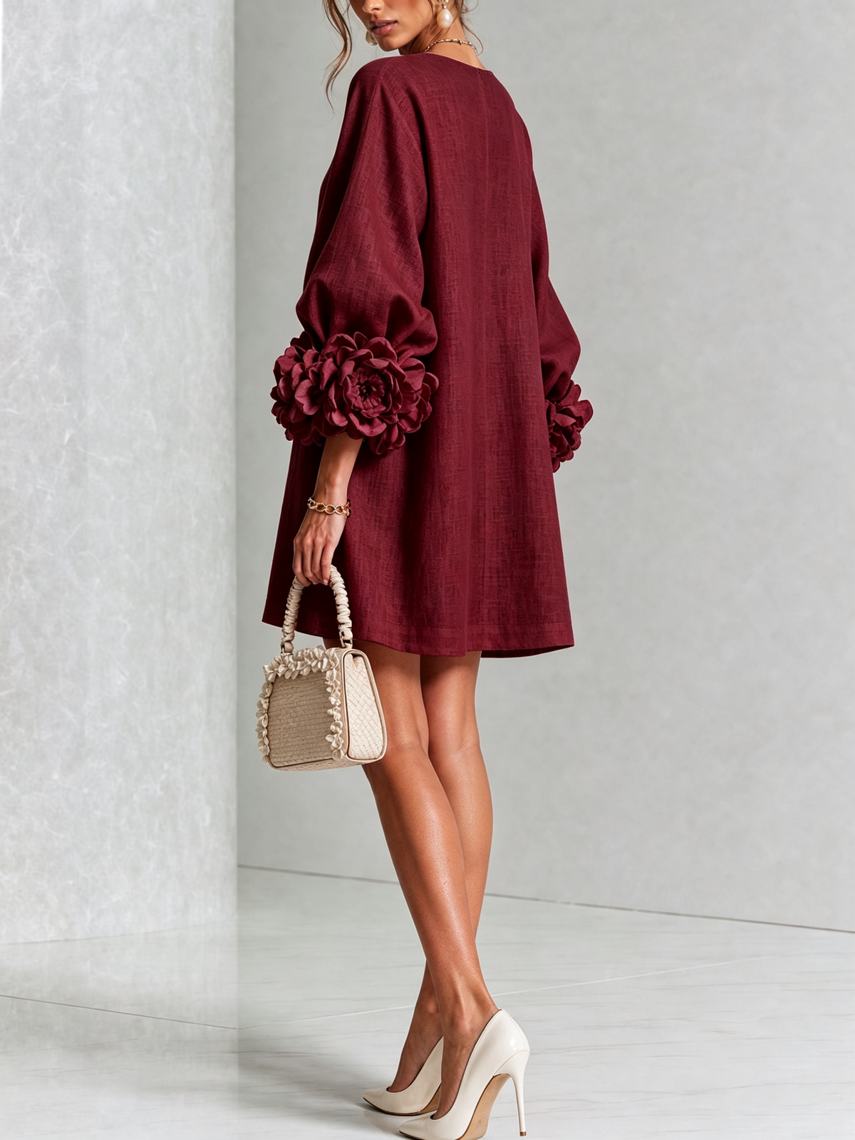 Vestido Mini de Mezcla de Lino con Puños de Flores, Burdeos