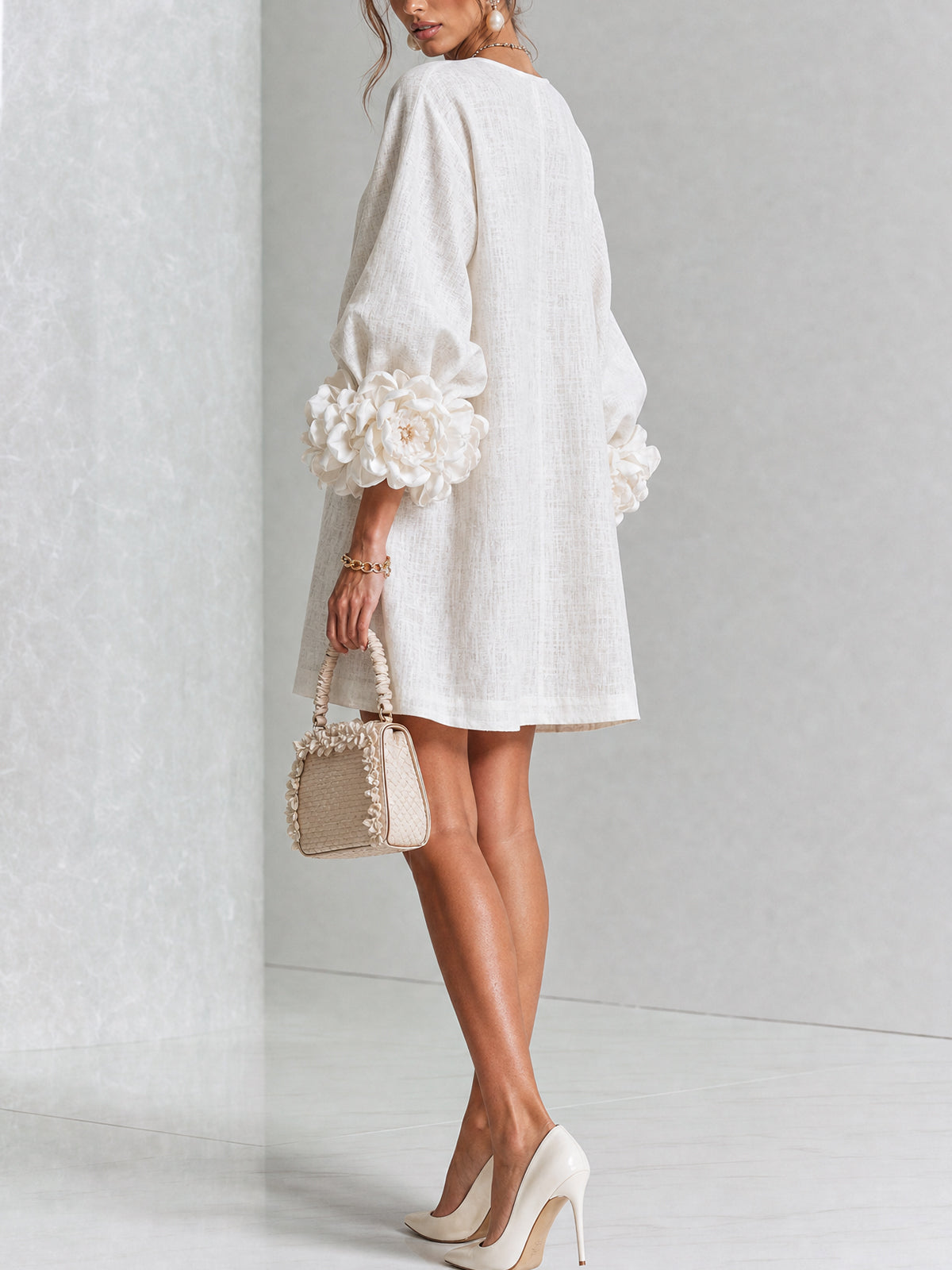 Vestido Blanco Mini de Mezcla de Lino con Puños de Flores