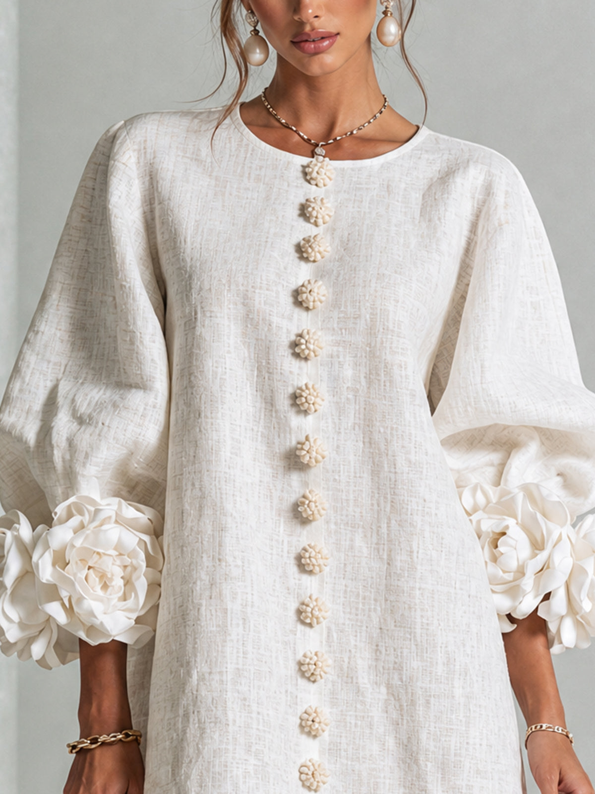 Vestido Blanco Mini de Mezcla de Lino con Puños de Flores