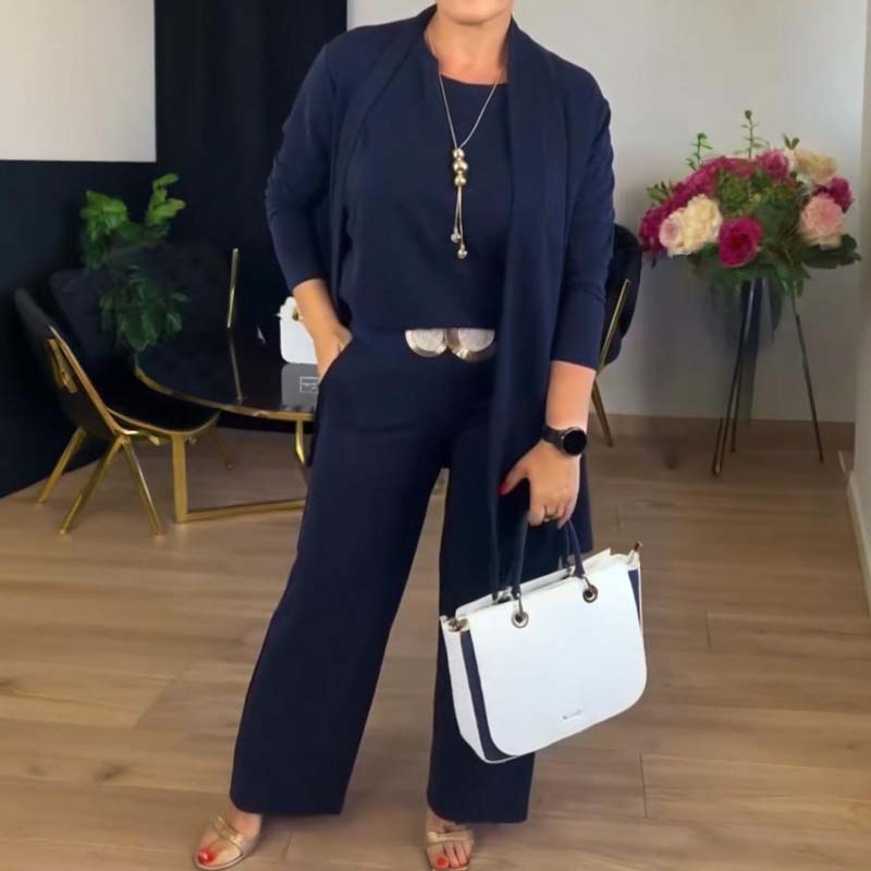 Elegante conjunto de 3 piezas con cárdigan largo, top y pantalón.
