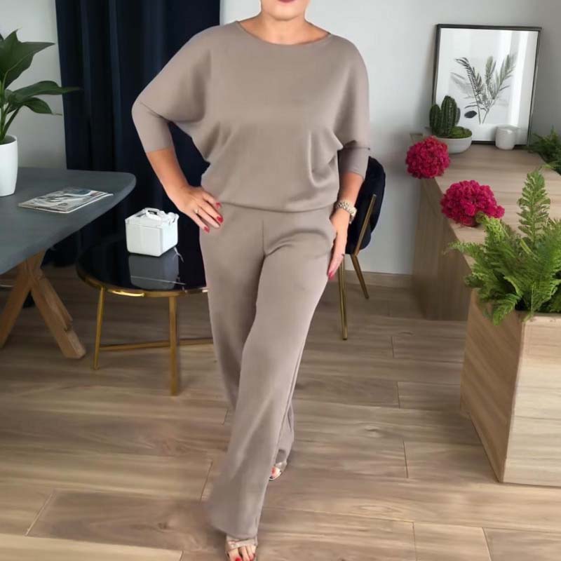 Elegante conjunto de 3 piezas con cárdigan largo, top y pantalón.