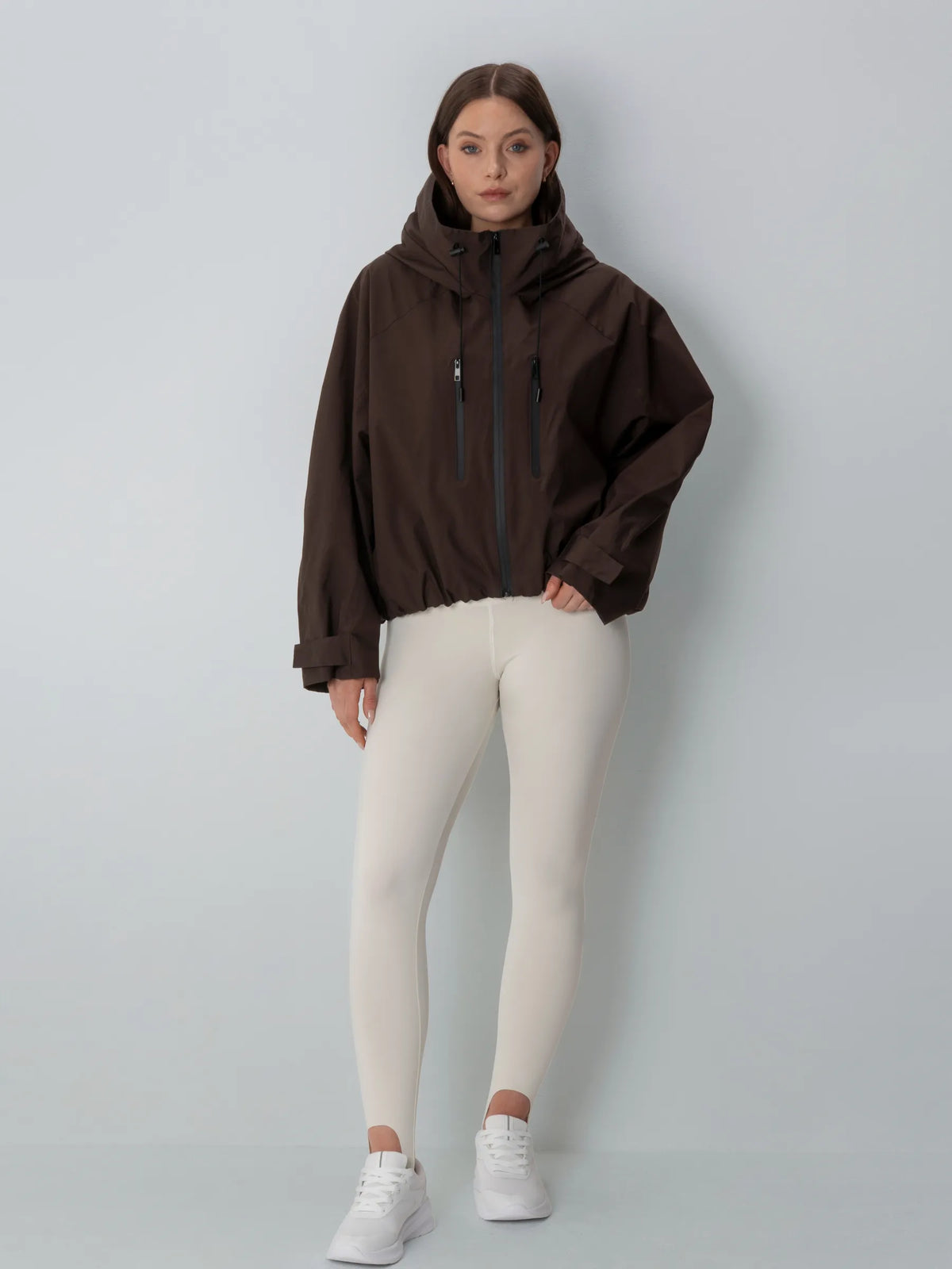 Chaqueta Impermeable con Capucha – Protección, Comodidad y Estilo